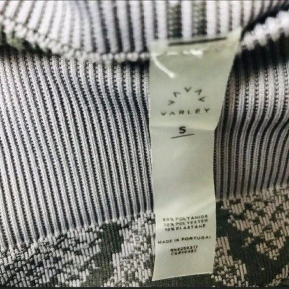 Varley gray snakeskin pattern leggings Small BoxF full length - Picture 4 of 6